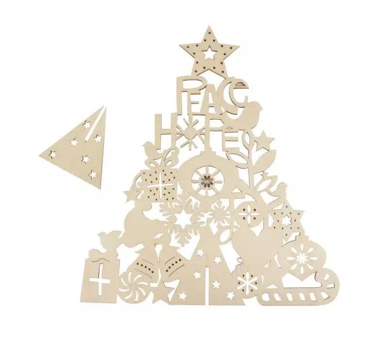 Sapin en bois dentelle